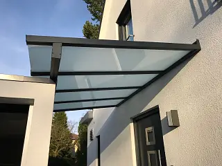 Vordächer aus Glas, individuell gefertigt und montiert